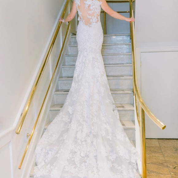 Pronovias RUA Wedding Gown: professionally cleaned,mermaid, sheer back. Size 12 - Picture 2 of 15